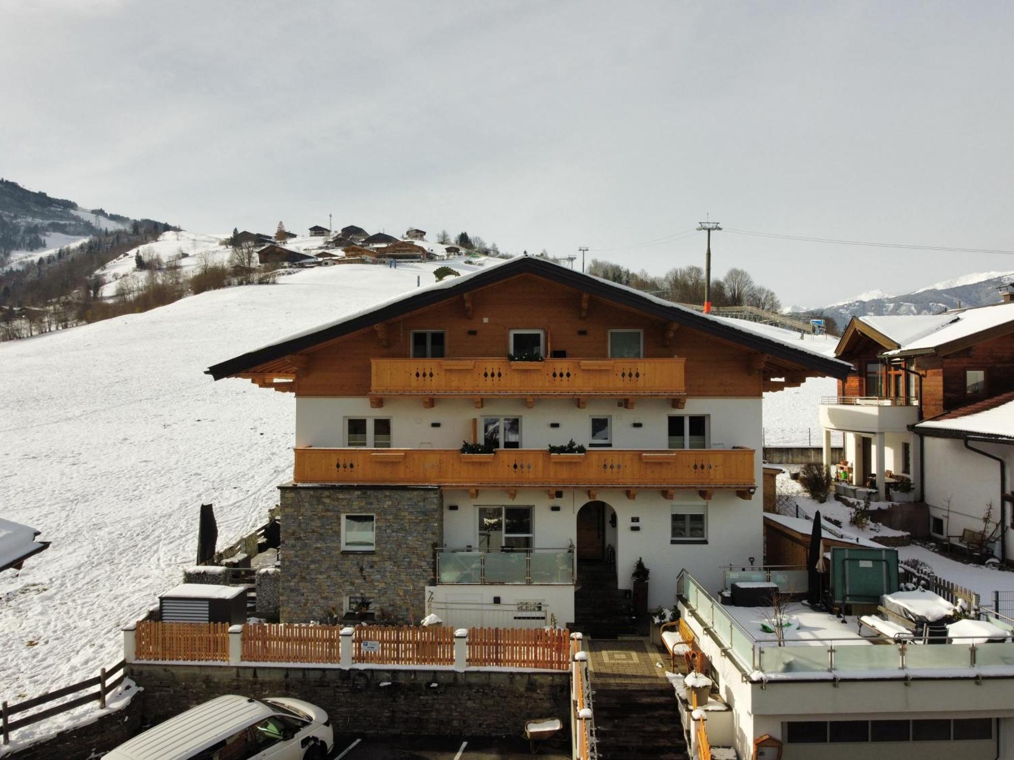 Bergfried Appartements - Ski In Ski Out, Inklusive Sommerkarte, Zentral Mit Ausblick Ueber קפרון מראה חיצוני תמונה