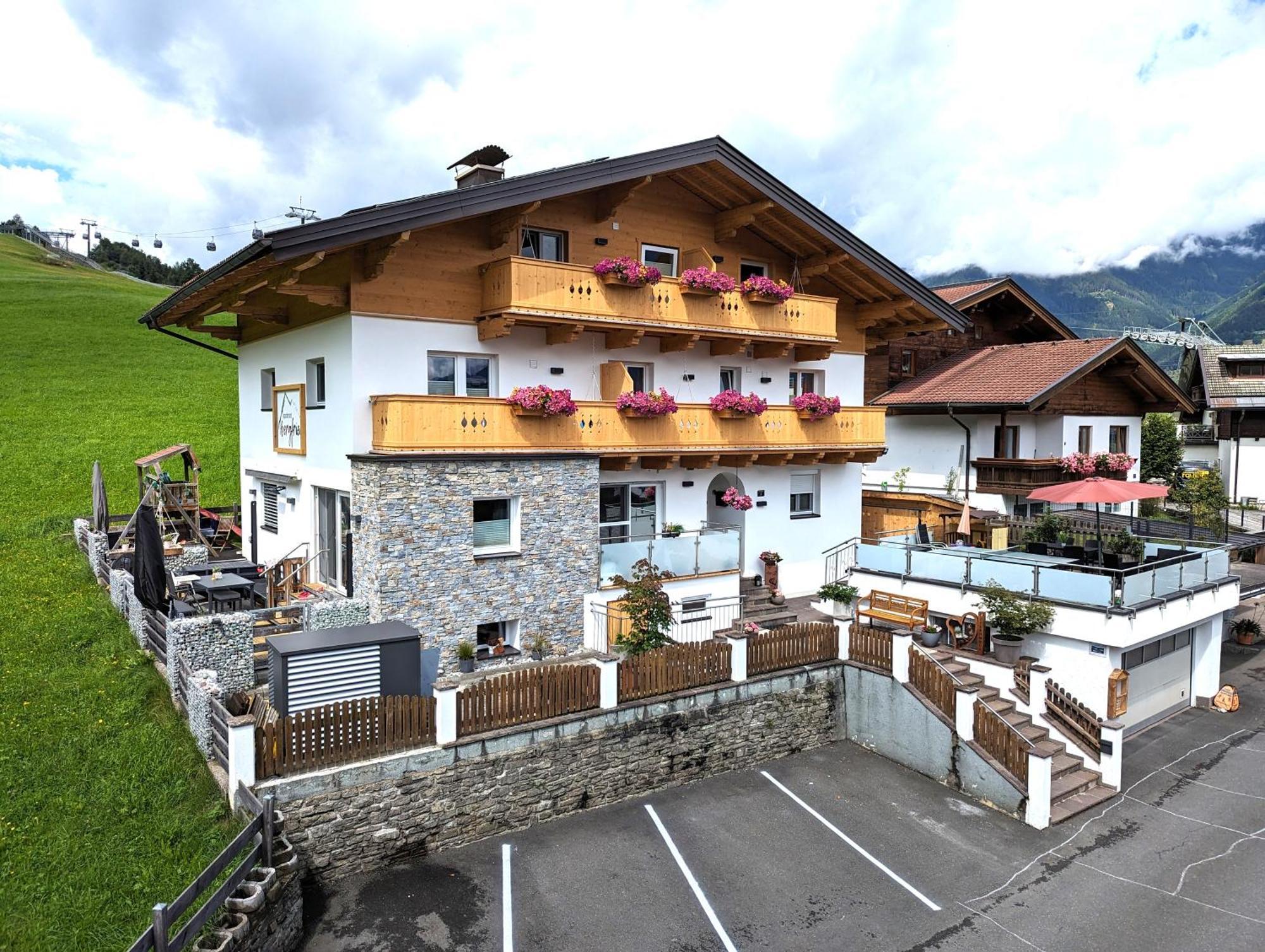 Bergfried Appartements - Ski In Ski Out, Inklusive Sommerkarte, Zentral Mit Ausblick Ueber קפרון מראה חיצוני תמונה