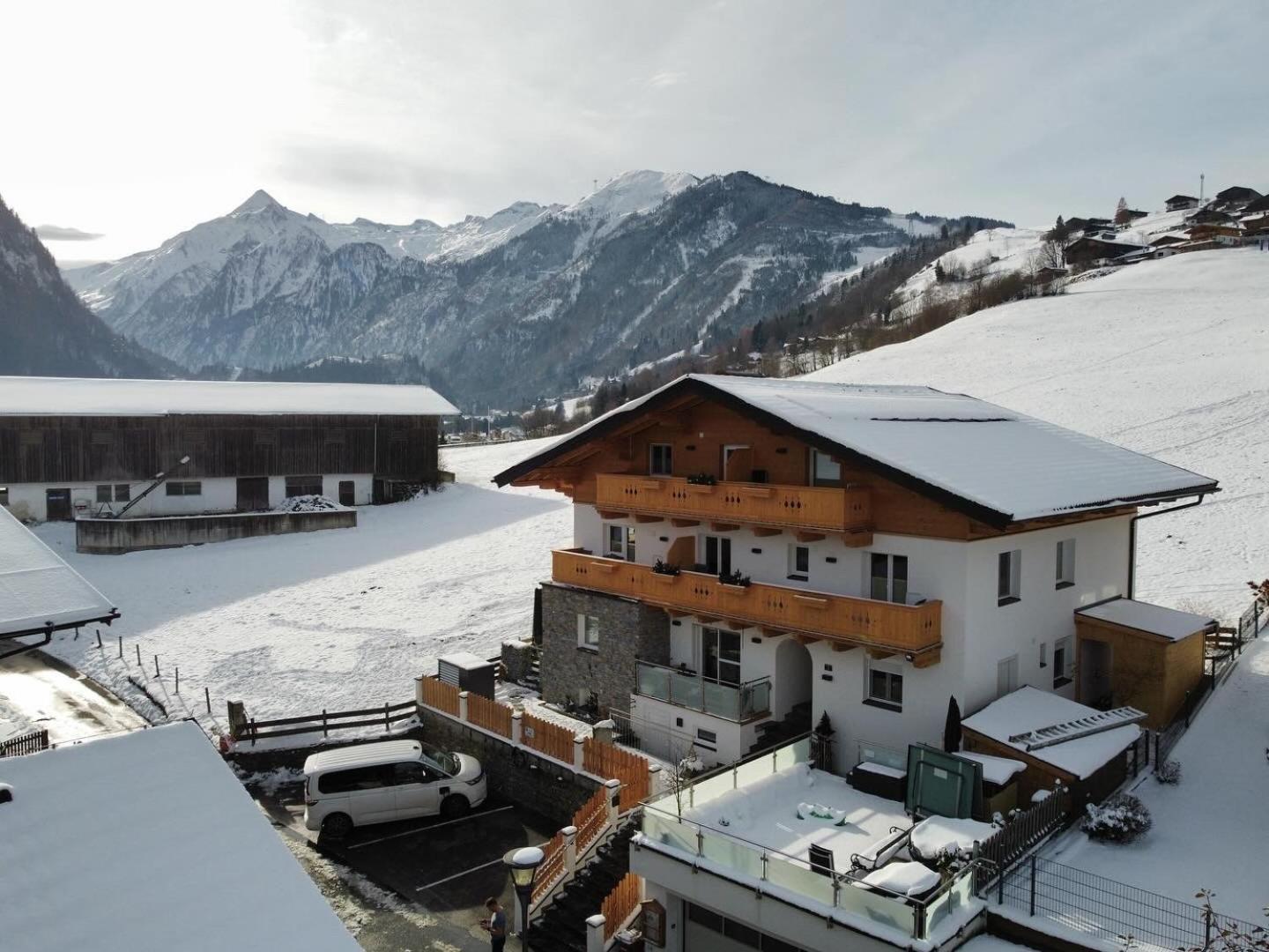 Bergfried Appartements - Ski In Ski Out, Inklusive Sommerkarte, Zentral Mit Ausblick Ueber קפרון מראה חיצוני תמונה
